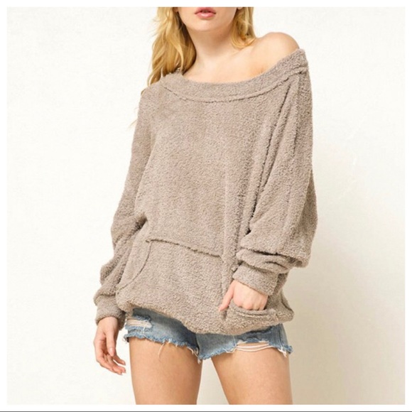 So soft Kangaroo pocket loose fit top - Picture 3 of 5